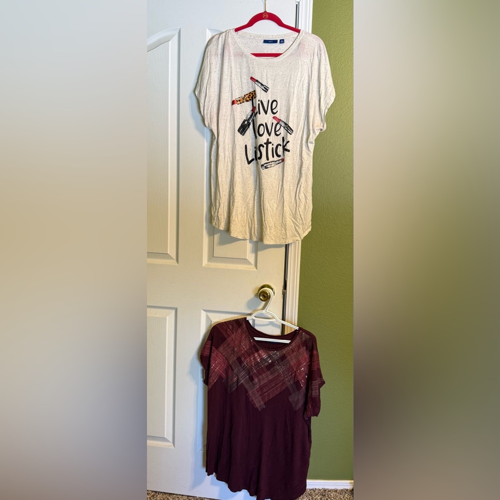 Apt. 9 Cream and Maroon Short Sleeve Tees